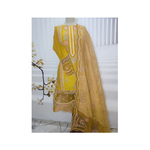 Nueva Colección de Trajes Casuales Pakistaníes e Indios Disponibles a Precios Accesibles, Vestido de Mujer de Tela Lawn, OEM, Última Moda Pakistaní e India - Product Image 1