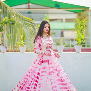Robe longue évasée traditionnelle Anarkali Lehenga Choli pour femmes, style ethnique pakistanais et indien, idéale pour les mariages et les fêtes, en acrylique - Product Image 1