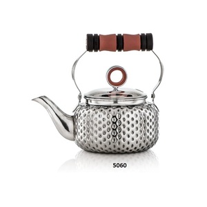 Tetera plateada grabada de acero inoxidable para servir té y café con asa y pulido brillante para el hogar, comedor, cocina y uso en hoteles - Product Image 5