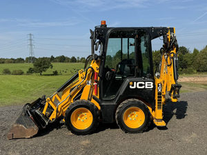 Chargeuse-pelleteuse et chargeuse compacte JCB 1CX Stage 5 4x4 d'occasion en bon état avec godet pour terre, PLC et moteur, prix abordable - Product Image 5