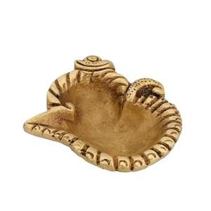 Om Design Mesa de latón Diya Deepam Swastik Símbolo Lámpara de aceite decorativa para el hogar Oficina Hermosa estatuilla para artículos de decoración - Product Image 3