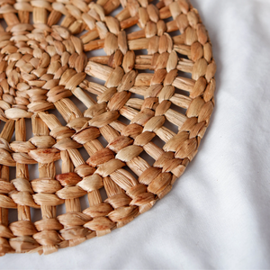 Mantel individual de jacinto de agua rústico de mimbre respetuoso con el medio ambiente al por mayor, mantel redondo hecho a mano de paja para mesa de comedor para decoración de granja Bohemia a granel - Product Image 5