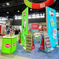 Summer Fancy Food Show 20x20 Design de stand d'exposition avec comptoir incurvé rétroéclairé par LED et panneau suspendu