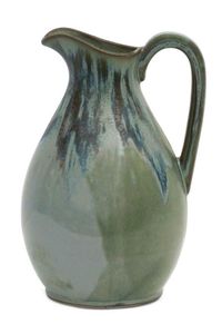 เหยือกน้ำเรซินดีไซน์คลาสสิกทำจากเรซิ่นโพลีเอสเตอร์พร้อมลวดลายหมุนสำหรับใช้ในครัวของขวัญคริสต์มาส - Product Image 2