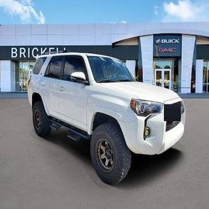 Sport 2024 4Runner SR5 Premium 4dr SUV 4WD (4.0L 6 cilindros 5A) - Product Image 1