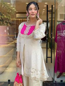 Elegante conjunto de Kurta adornado con detalles de cuentas y ropa de fiesta festiva Dupatta para mujeres Glamorous Ethnic Look - Product Image 2