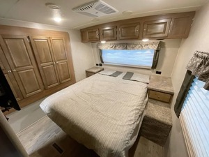 รถบ้านมือสองสภาพดีเยี่ยม ปี 2018 รุ่น Forest River Rockwood Ultra Lite 2906WS สำหรับขาย เหมาะสำหรับการตั้งแคมป์ - Product Image 2