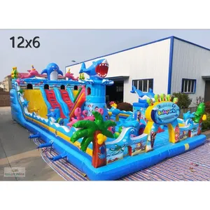 Grande aire de jeux gonflable en forme de requin pour les parcs d'attractions - Product Image 1