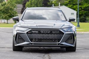 Audi RS6 Avant Performance 2025 d'occasion, 2 000 milles, V8 biturbo de 621 ch, très bien équipée, freins en céramique - Product Image 1
