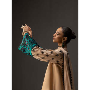 Ensemble 3 pièces Zainab Chotani en satin et soie imprimée brodée avec chemise, dupatta et pantalon BIC-1717 - Product Image 5