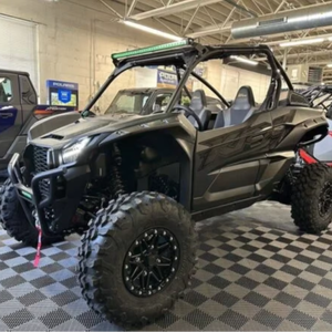Prêt à être expédié : Teryx KRX 1000 Blackout Edition 2025 - Product Image 1