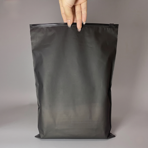 Sac d'emballage pour vêtements en CPE noir mat givré avec fermeture éclair, sac en plastique pour T-shirt, pantalon, sweat à capuche, emballage pour vêtements, en stock - Product Image 2