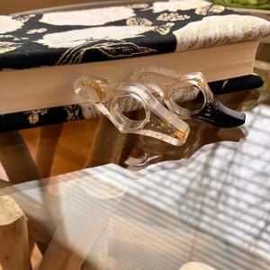 Support de page de livre en résine, poignée pour les doigts, accessoire de lecture durable et confortable, parfait pour les livres, les documents d'étude, les journaux et les romans - Product Image 1