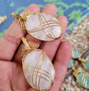 Collar de Piedras Preciosas Envueltas en Alambre Hecho a Mano con Colgante Ovalado de Opalita Natural, Joyería de Cristal Curativa de Estilo Clásico - Product Image 6