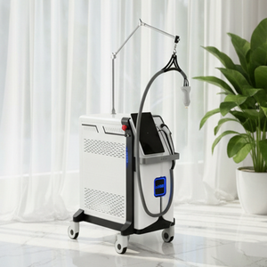 Appareil de réduction des poils au <span class=keywords><strong>laser</strong></span> Alexandrite 755 nm avec conception de refroidissement avancée pour les centres de dermatologie - Product Image 1