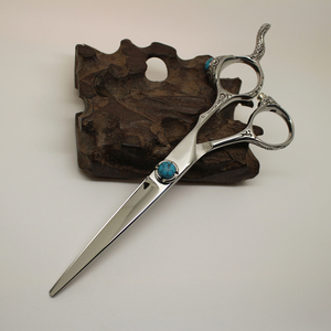 กรรไกรตัดผมใบมีดแฟนซีแบบตรงสแตนเลสสตีลกรรไกรตัดผมพร้อมสกรูแฟนซีปรับได้ - Product Image 4