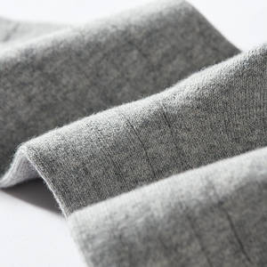 Chaussettes en cachemire élégantes et polyvalentes, chaussettes luxueuses pour femmes, bas doux mi-tube, logo personnalisé - Product Image 3