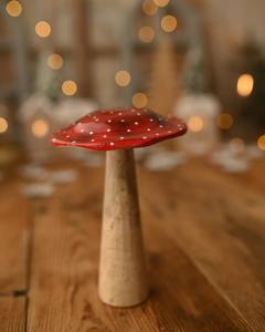 Pièce maîtresse de champignon en bois sculpté naturel avec charme cottagecore et forme en forme de main idéale pour les accents intérieurs boho chic - Product Image 6