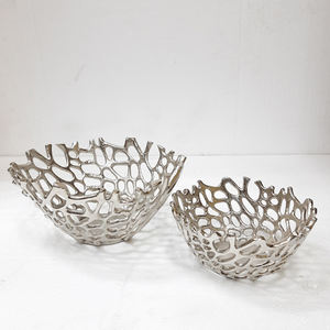 Bol fantaisie de luxe en aluminium plaqué argent de forme ronde en métal servant des fruits secs Bol décoratif pour la maison - Product Image 1