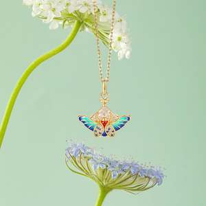 สร้อยคอเหล็กกล้าไร้สนิมเคลือบสีสันสดใสลาย Ankh รูปหัวใจแห่งความกล้าหาญ Jeulia พร้อมจี้รูปแมลงเต่าทอง - Product Image 4