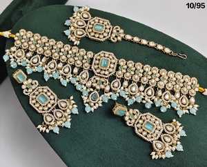 Collier ras du cou clouté Kundan plaqué or antique avec goutte de perles, boucles d'oreilles et ensemble Maang Tikka ensemble de mariage traditionnel pour femmes - Product Image 2
