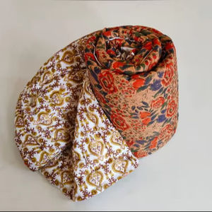 Cobija Reversible de Algodón con Bloques Estampados a Mano, Estilo Indio, para Cama - Product Image 1