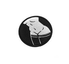 Parches de bordado en capas con respaldo adhesivo y borde merrow para un rico adorno textil - Product Image 3