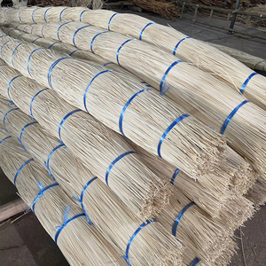 Materia prima Premium de fábrica de núcleo de ratán más vendida para la fabricación de sofás de cestas de mimbre y artesanías hechas a mano producidas en Vietnam - Product Image 1