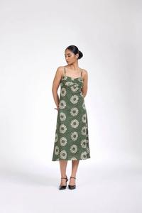 มิดิผ้าฝ้ายอินเดียทำด้วยมือสำหรับผู้หญิงชุดฤดูร้อนแขนกุดพิมพ์ลายดอกไม้ชุดปาร์ตี้ลำลองที่เป็นมิตรกับสิ่งแวดล้อม - Product Image 3