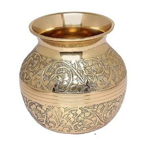 Plateau de culte Panch Puja et Jal Patra en laiton finition antique avec ensemble Pooja Lota Charan Amrit et encens, taille personnalisée - Product Image 1