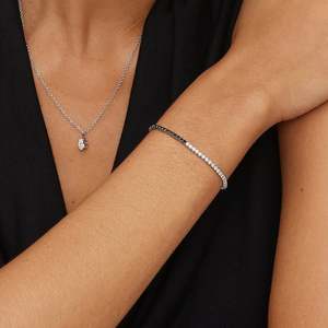 Vente en gros de bracelets tennis de luxe en or blanc 14 carats avec diamants blancs noirs frappants et bracelets en diamant pour l'exportation au détail - Product Image 2