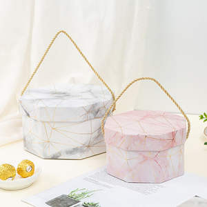 Caja de regalo Octágono floral TRIHO de papel reciclado con laminación mate y caja de grabado con tapa - Product Image 1