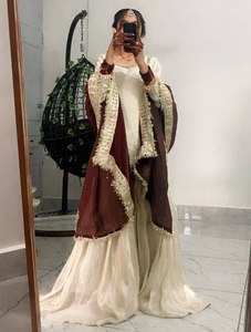 Koleksi Pakaian Pesta Pernikahan Atasan dan Sharara Bahan Sutra Chinon dengan Bordir Payet dan Dupatta Bahan Sutra Gmy dengan Bordir Renda - Product Image 2