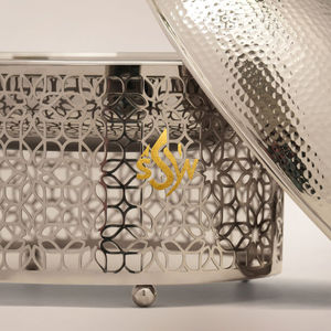 Cazuela para Servir Comida Hecha a Mano, de Alta Calidad, con Calentador de Metal de Lujo para Restaurantes y Hoteles, Diseño Martillado a Mano, con Tapa - Product Image 3