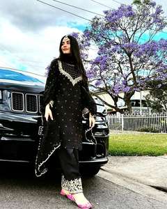 Presentando el nuevo diseñador Chinon Silk Sequence y Zari bordado trabajo superior y Palazzo con Secuencia y corte trabajo borde Dupatta - Product Image 4