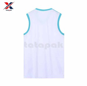 Maillots de basketball personnalisés de haute qualité, respirants, imprimés en sérigraphie, antibactériens, anti-humidité, 100 % polyester, ensembles pour - Product Image 3