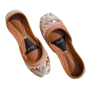 รองเท้าคุสซาผู้หญิงรุ่นใหม่ คุณภาพดีเยี่ยม ตกแต่งด้วยกำมะหยี่ ป้องกันการลื่นไถล ปรับแต่งได้ - Product Image 1