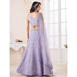 Precioso Lehenga Choli de Lentejuelas Lila con Malla Suave para Vestimenta de Compromiso y Bodas - Product Image 5