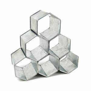 Porte-bouteilles en fer doré de forme hexagonale, finition antique, design multifonctionnel, parfait pour l'affichage, support de style ferme moderne - Product Image 5