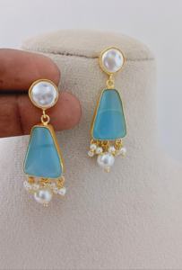 Elegance Blush Pearl Juego de pendientes con Perla sintética y esmalte Heavy Brass Metal Casting Producto a granel Diseño personalizado - Product Image 3