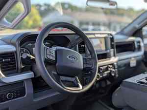 Pick-up Super Duty F 250 SRW XL 4WD Regular Cab d'occasion 2024 avec moteur essence V8 de 6,8 L - Product Image 6