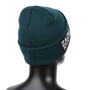 Bonnet en tricot premium pour homme, tissu côtelé doux 200 GSM, couleur sarcelle, vêtement d'hiver avec logo personnalisé tissé, bonnet jacquard - Product Image 4