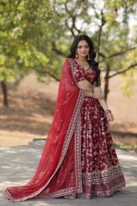 Dernier Designer Pure Viscose Jacquard Avec Paillettes Brodées travail Lehenga Choli By Fab Zone - Product Image 4