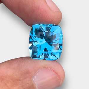 Topacio Azul Suizo de 19.20 CT, Corte Excelente y Preciso, Impecable - Product Image 3