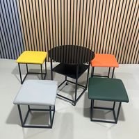 Ensemble de salle à manger circulaire compact en gros, table de bistrot moderne et minimaliste pour balcon et 4 tabourets ottomanes, mobilier