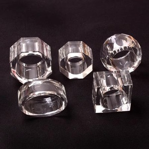 Anneau de serviette en résine blanche accessoire de décoration de table élégant pour la maison salle à manger mariage et fête élégant minimaliste et sophistiqué - Product Image 2