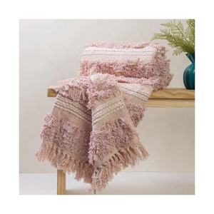 Mantas certificadas GOTS de algodón orgánico 100% con borlas bordadas de Mariegold Rosa hecha a mano de lana de invierno recién llegadas - Product Image 6
