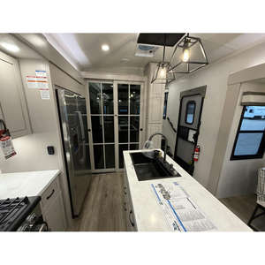 Étagère d'angle murale en bois 381CKRE au design moderne North Point 2026 - Product Image 5