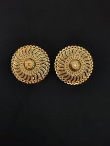Boucles d'oreilles de qualité supérieure serties de boucles d'oreilles en plaqué or 22CT de conception traditionnelle bijoux pour femmes portées par les exportateurs - Product Image 2