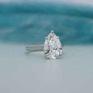 Anillo de compromiso de diamante con halo oculto certificado por IGI, anillo solitario de 5 puntas con corte pera - Product Image 2